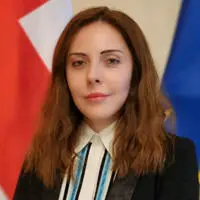 nellie shiolashvili-square