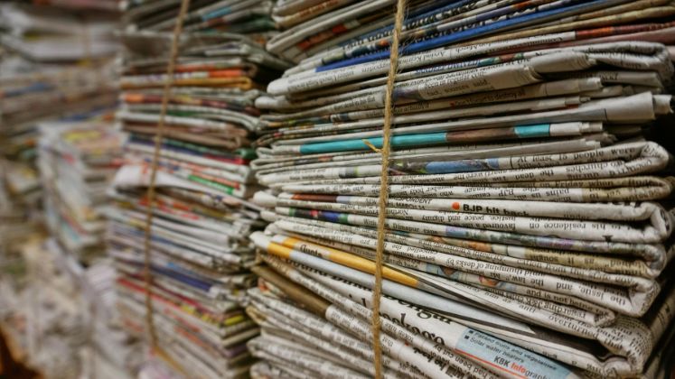 16_9_stack_of_newspapers_by_digital_buggu_from_pexels