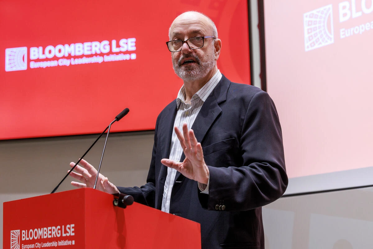 LSE President Larry Kramer gives opening remarks at the Bloomberg LSE European City Leadership Initiative
