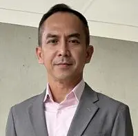 Dr Arnold Puyok