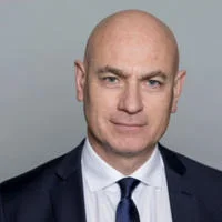 Photo of a man (Alan Evans) against a grey background