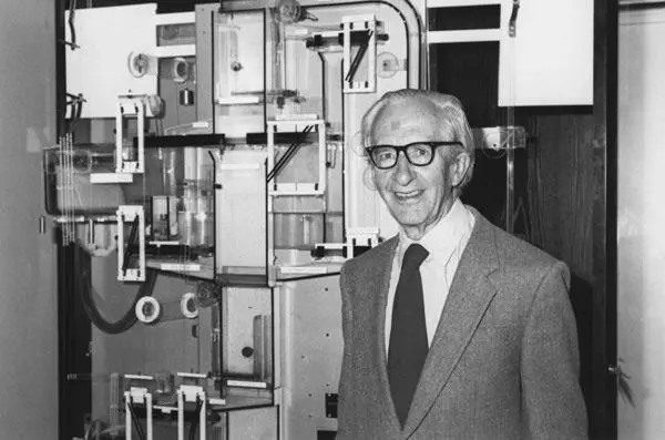 James Meade with Phillips Machine, 1996