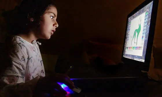 Child_and_Computer