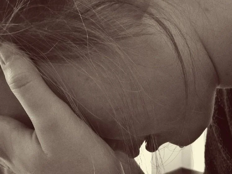 GirlHeadinHands747x560