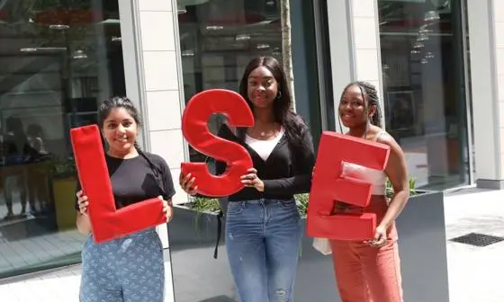 students on campus with LSE sign 747x560