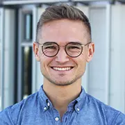 Portrait photo of Bruno Leipold