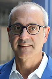 Portrait photo of Paul Apostolidis