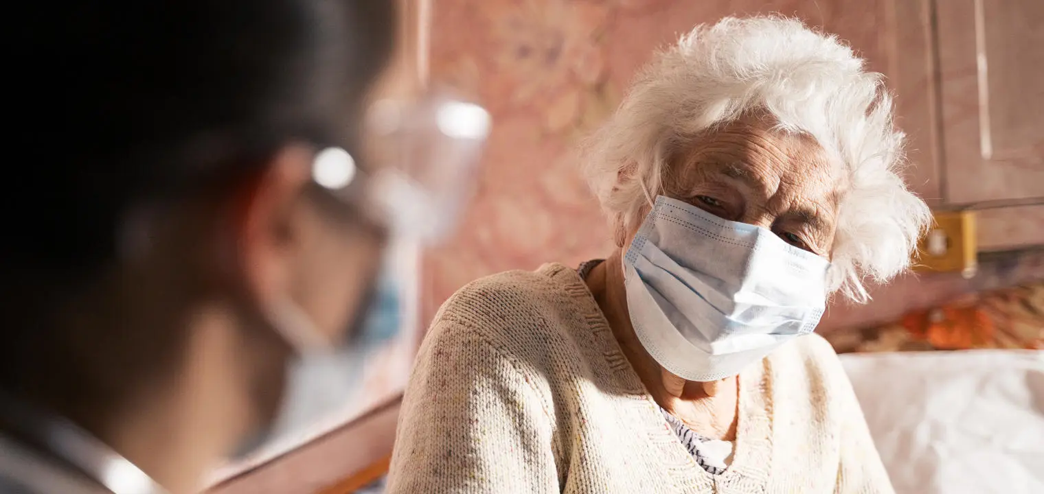An elderly lady wearing a face mask