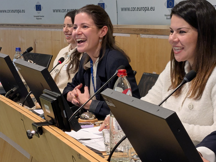 Alumni panellists smile while giving advice to current LSE students